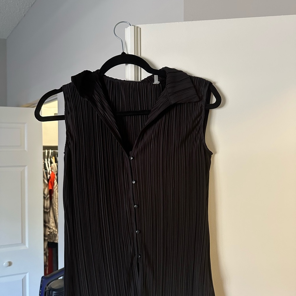 Elie Tahari Black Pleated Top